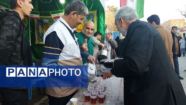 حضور مردم در مهمانی کیلومتری اعیاد شعبانیه نیشابور