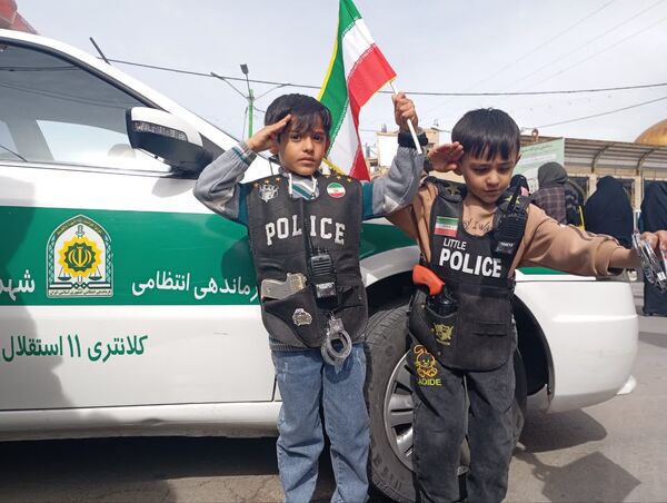 اقتدار کودکان نی‌ریزی در حماسه 22 بهمن