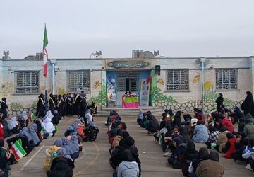 گرامیداشت  سالروز ورود امام خمینی (ره) به میهن در دبیرستان حجت الاسلامی 