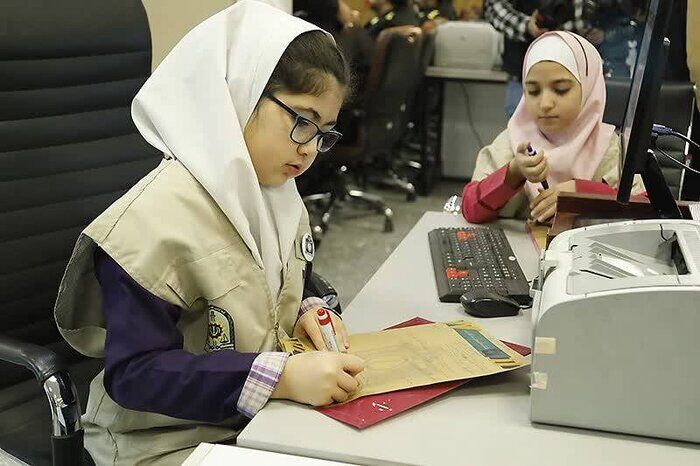 نحوه مشارکت دانش‌آموز خبرنگاران با پلیس/ رادیو «صدای دانش» در باشگاه دانش‌آموزی پلیس راه‌اندازی شد