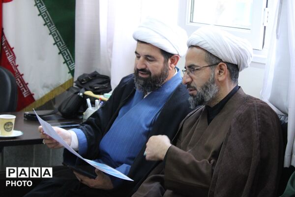 افتتاح نمایشگاه دست سازه‌های هنری در هفته مشاغل