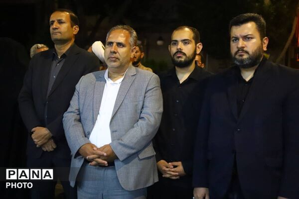 سوگواره شبانه دانش آموزان تبریز در تجمعات مردمی برای رهبر شهید