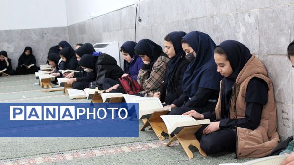 برگزاری جلسات انس با قرآن در دبیرستان دخترانه معلم 