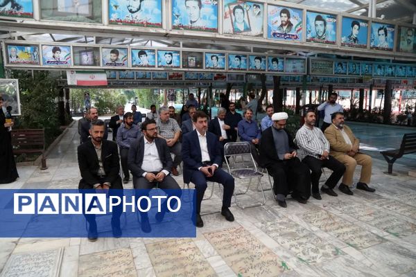 آیین غبارروبی مزار شهدا با حضور اصحاب رسانه در قم