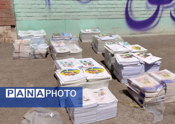 توزیع و تحویل کتاب‌های درسی به مدارس شهرستان ملارد