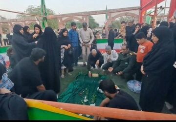 عطر افشانی و گلباران گلزار شهدا