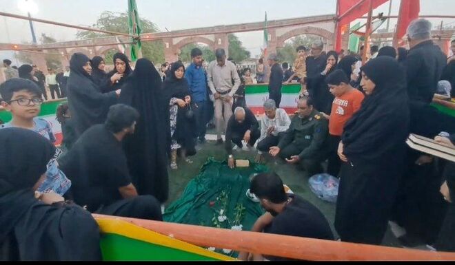 عطر افشانی و گلباران گلزار شهدا