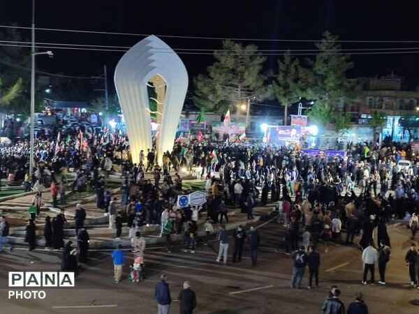 حضور پرشور و همیشه درصحنه‌ مسئولان، دانش‌آموزان و مردم  شهرستان جاجرم در مراسم اربعین رهبر شهید