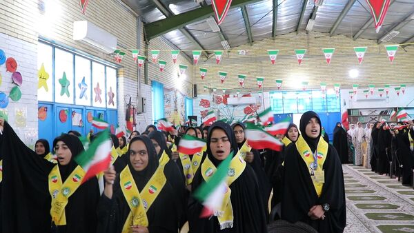 همایش یاوران انقلاب دانش‌آموزان مدارس عشایری شهرستان‌ جیرفت 