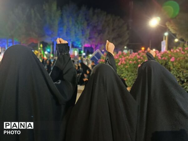 اجتماع شبانه نوجوانان شهرستان رشتخوار در سوگ رهبر شهید
