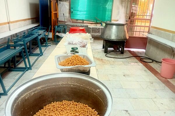 برپایی ایستگاه صلواتی و شهادت حضرت زهرا در مدرسه شهید زهره‌وند قرچک 