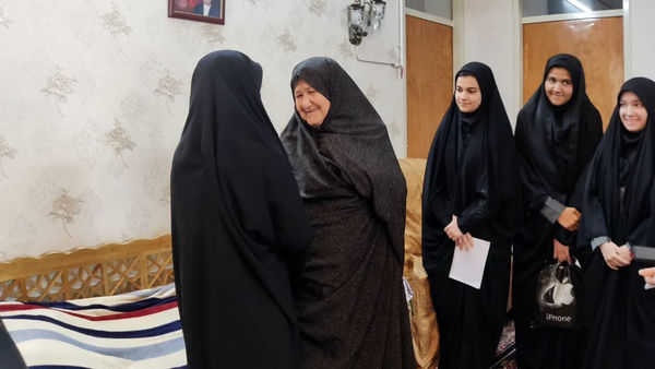 دیدار با مادر شهید به مناسبت بزرگداشت روز شهدا