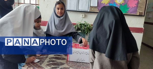انتخابات شورای دانش‌آموزی در مدرسه شهید نجفی فدافن