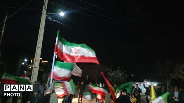 اجتماع مردمی و همخوانی سرود ملی در شهربار نیشابور