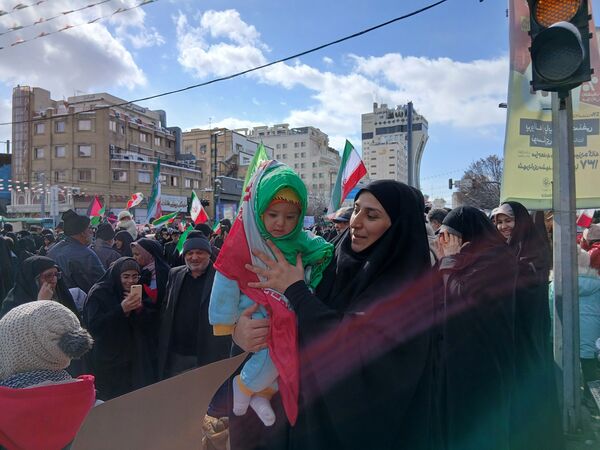 حضور پرشور مردم مشهدی در راهپیمایی ۲۲ بهمن 