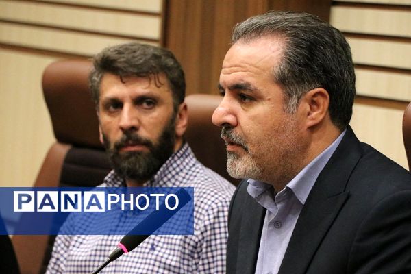 جلسه رابطین بسیج مدارس در سالن معلم ناحیه دو شهرری