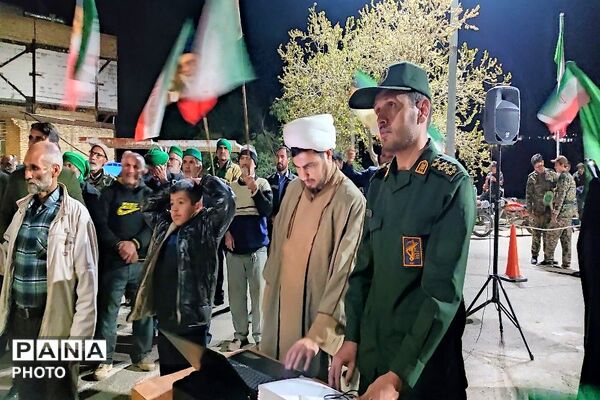 یک دنیا شاهد و مبهوت از حضور خیابانی مردم شهر بار