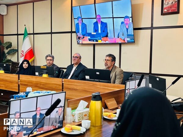 تجلیل از روایتگرانِ امید؛ ضیافتِ قدردانی از اهالیِ خبر در آموزش و پرورش منطقه ۳