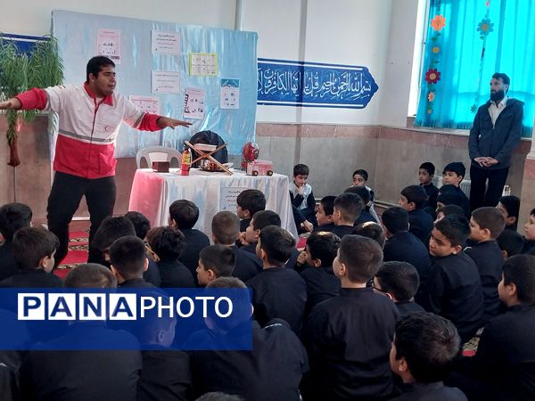 کسب آمادگی در روزهای قبل از اجرای مانور زلزله در مدرسه ملاصدرا