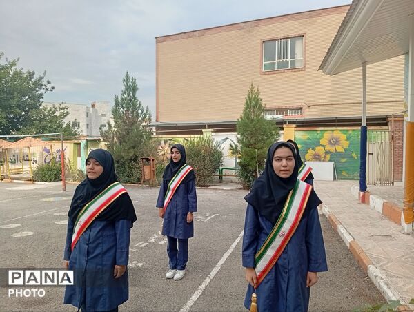 مراسم «جشن عاطفه‌ها» در دبیرستان عفاف ساوجبلاغ   