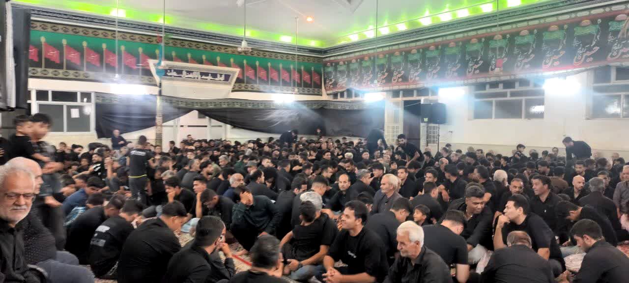 سینه زنی و عزاداری شام غریبان در حسینیه‌های روستای فدافن