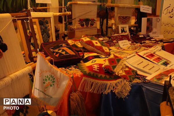 آثار هنرجویان هنرستان‌های ناحیه یک همدان به نمایش درآمد