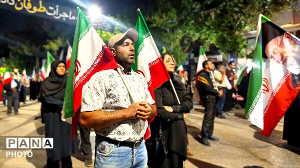 خانوادگی پای کار انقلابیم