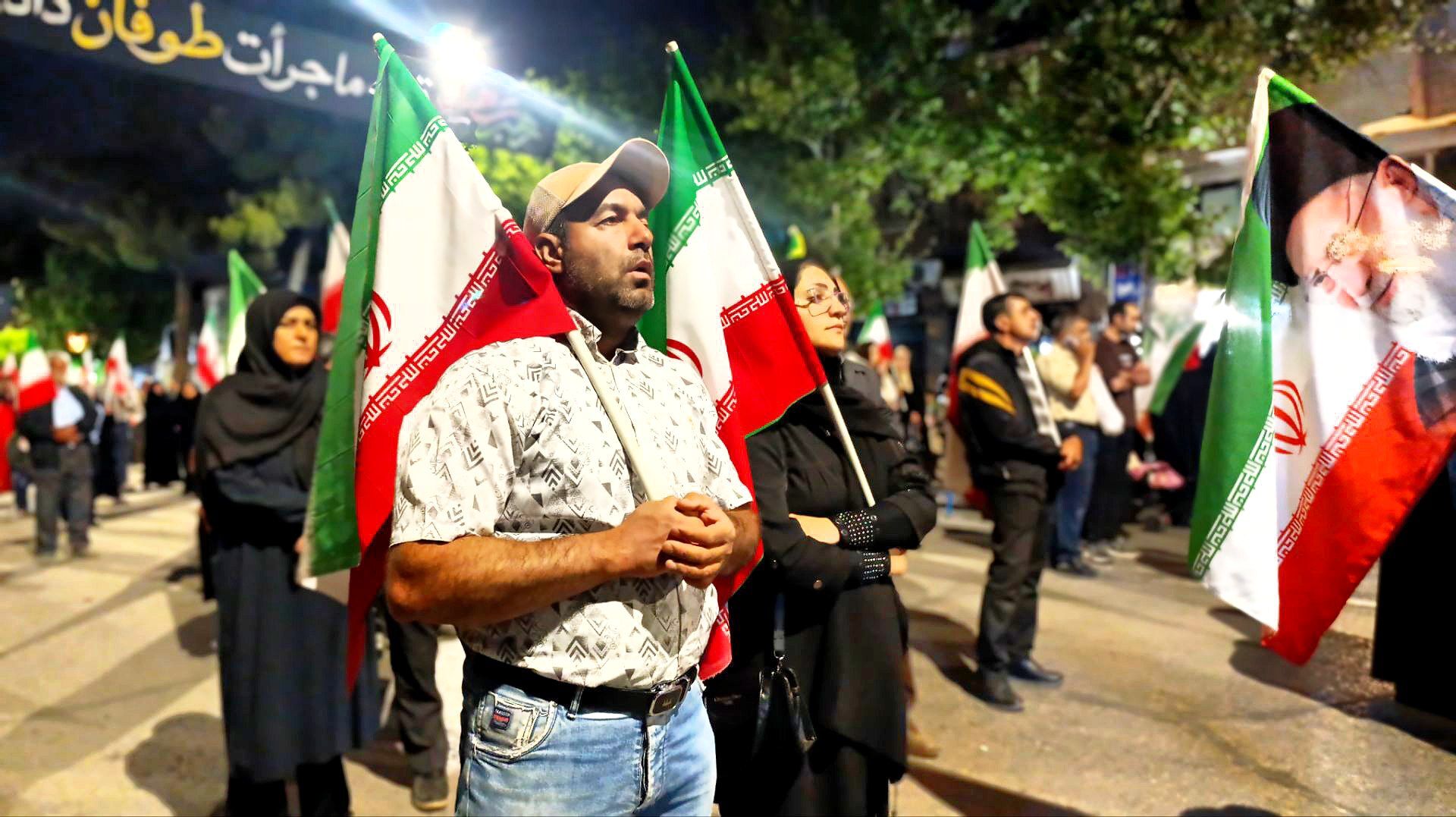 خانوادگی پای کار انقلابیم