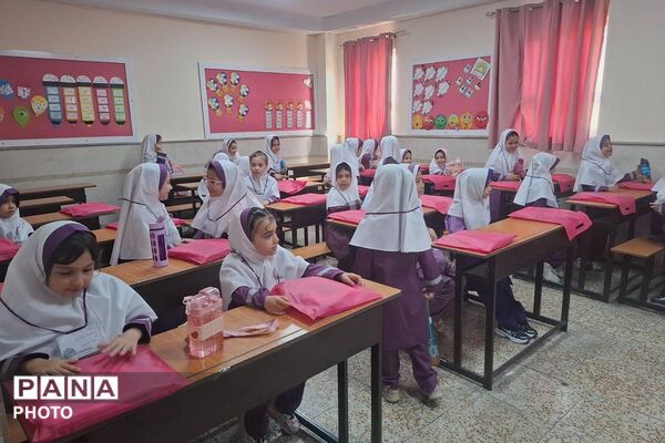 جشن شکوفه‌ها در مدارس حضرت مریم(۱) و (۲) قیامدشت 