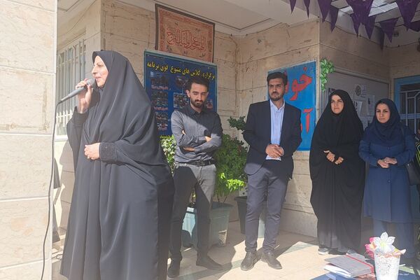  برپایی نمایشگاه  آثار دانش‌آموزان در مدرسه غیاث‌الدین جمشید کاشانی ملارد 