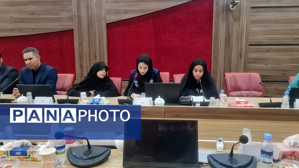 جلسه هم‌اندیشی حوزه روابط عمومی‌های شهرستان‌های استان تهران با حضور دانش‌آموز خبرنگاران پانا 