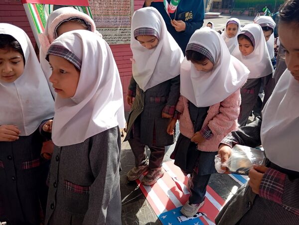 سالروز پیروزی شکوهمند انقلاب اسلامی در دبستان دخترانه نرجس یک و دو 