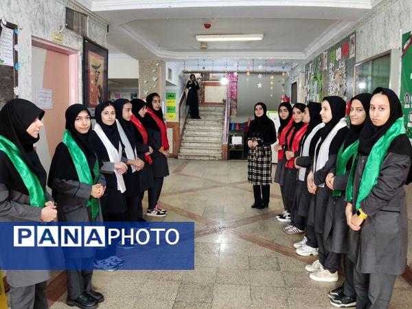 بازدید قطب کشوری مدیران از آموزشگاه شهدای معلم 2 همزمان با برپایی نمایشگاه علمی پژوهشی، انرژی های نوین، ادبیات و ریاضی