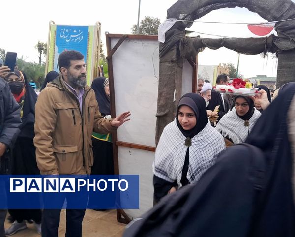 آیین بدرقه کاروان راهیان نور هنرستان بنت الزهرا هادی‌شهر 