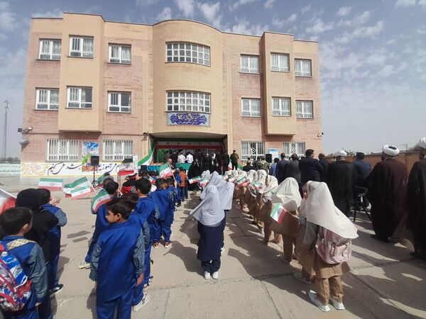  جشن شکوفه ها در دبستان شهید محمدی شهر نسر 