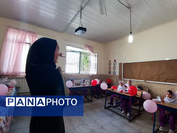 جشن شکوفه‌ها در دبستان شهید رجایی ایزدشهر