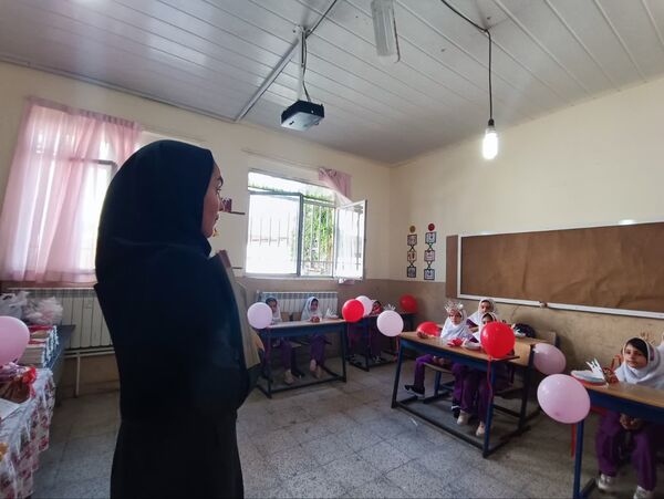 جشن شکوفه‌ها در دبستان شهید رجایی ایزدشهر