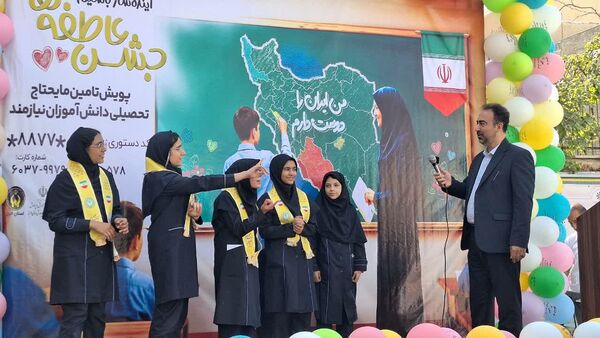آیین متمرکز استانی جشن عاطفه‌ها‌ در دبیرستان فرزانگان یک ناحیه یک کرج 