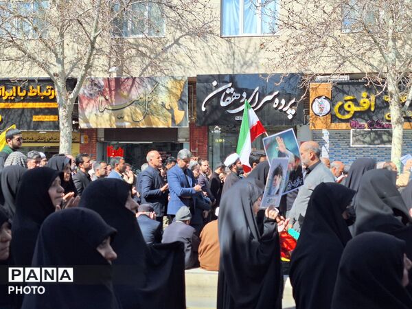 شهید وطن بر روی دستان مردم شهید پرور تشیع شد