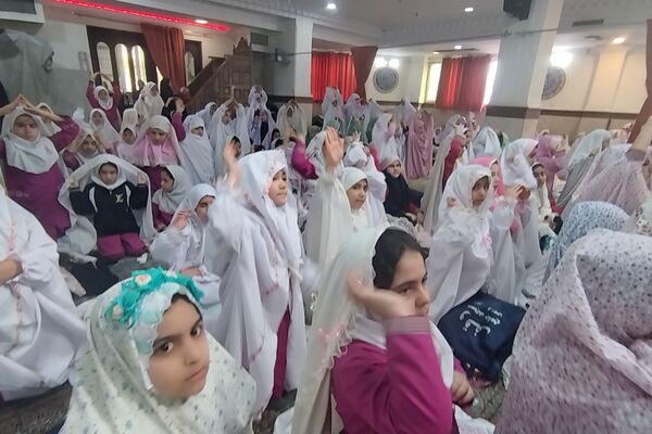 آیین جشن تکلیف دانش‌آموزان دختر شهرستان پردیس در فضایی معنوی و باشکوه