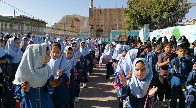 اینجا، در دبستان شهید سید خلیل رضوی هر لبخند یک خاطره است و هر قدم، شروع یک داستان تازه