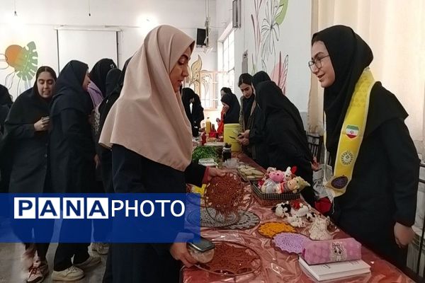 برپایی نمایشگاه و بازارچه کارو فناوری در دبیرستان شهید مجید دهنوی نیشابور