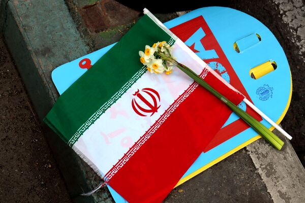 ٢٢ بهمن؛ روزى که دلها با قدم‌‌ها یکى میشود
