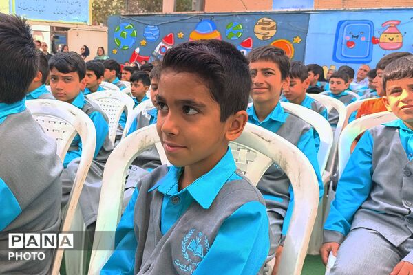 آغاز سال تحصیلی دانش‌آموزان دبستان «دنیای تربیت» 