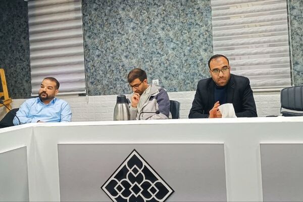 نشست گفت‌وگوی کتاب محور" ایرانی‌ها چه رویایی در سر دارند؟" در یاسوج