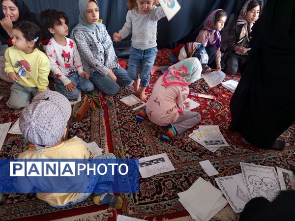 برپایی غرفه کودک در حاشیه نماز جمعه شهرستان کاشمر