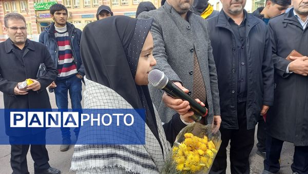 وداع دانش‌آموزان مراغه با شهید گمنام