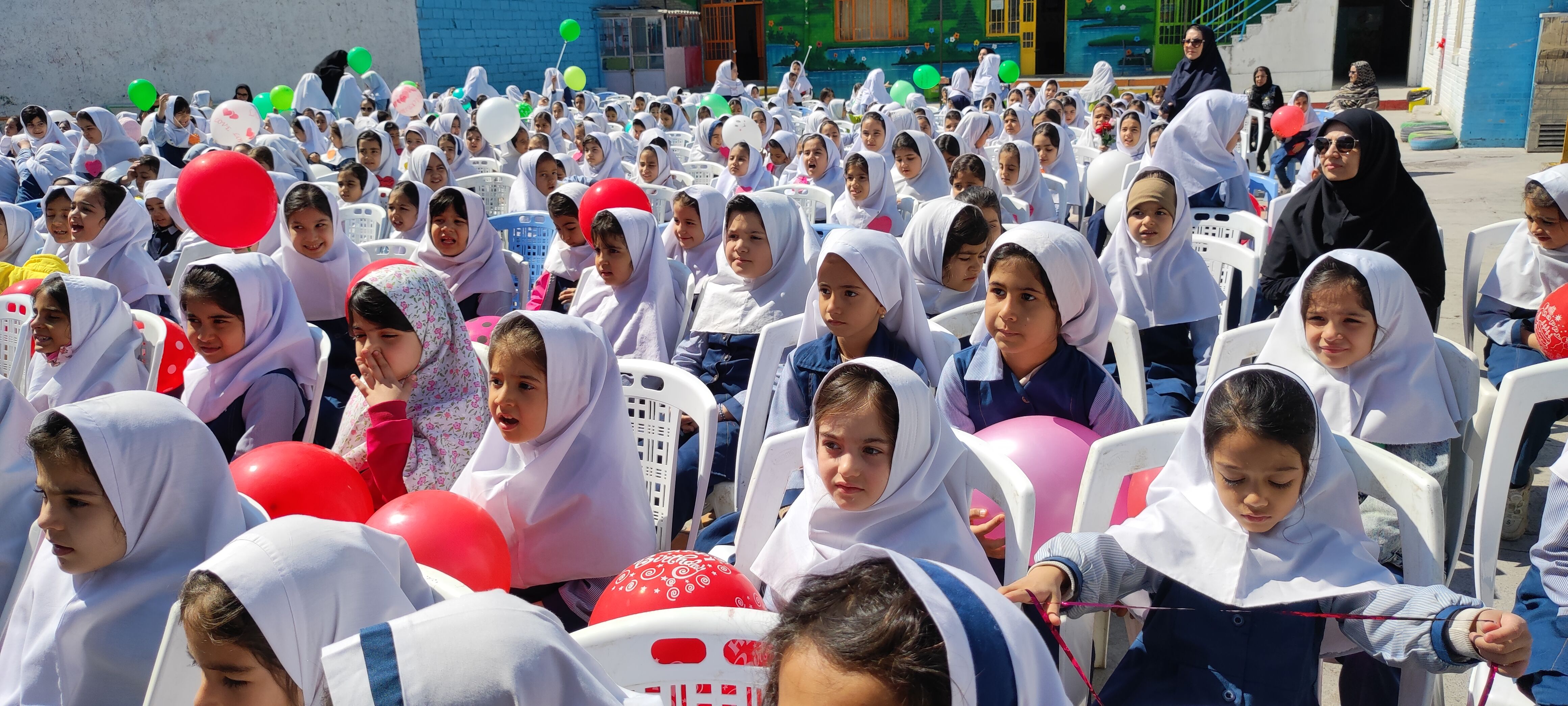نواخته شدن زنگ سلامت در مدرسه دخترانه ضحی ۱ شیروان
