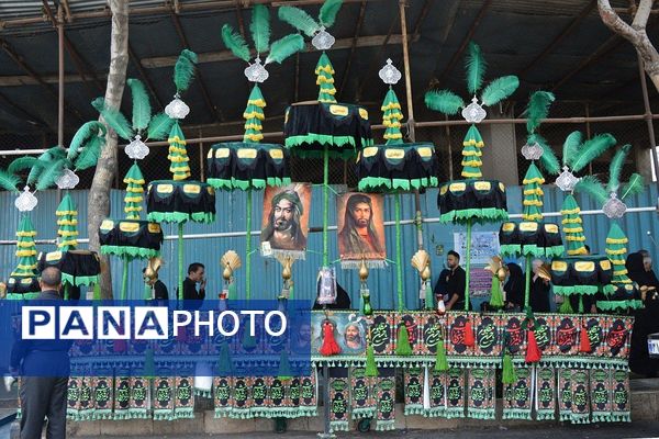 پرچم‌های عزا بر فراز حرم امام رضا(ع)