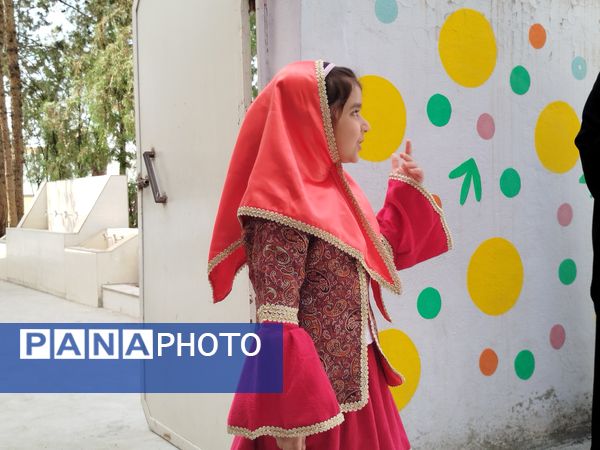 زنگ مهر در دبستان دخترانه سما با حضور مسئولان آموزش و پرورش و دانشگاه آزاد اسلامی کاشمر 